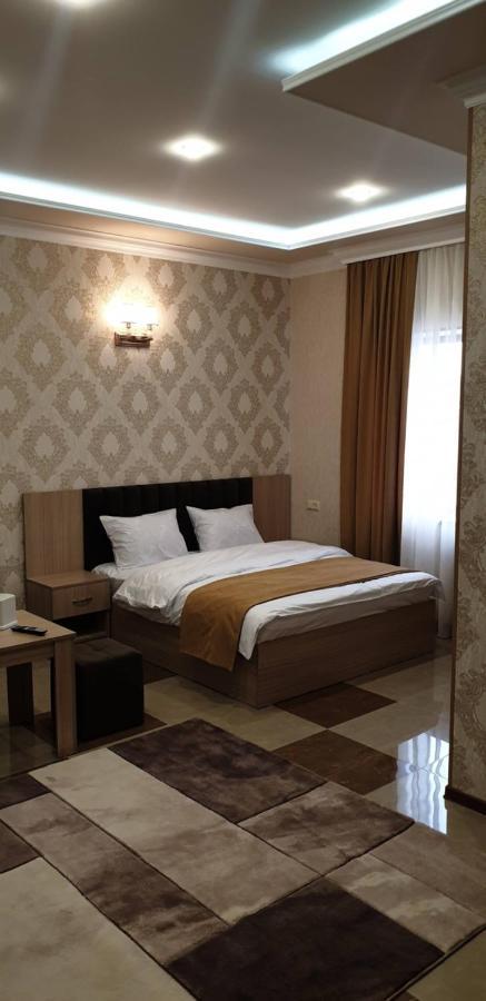 Hotel Khrchit Martuni Exterior foto